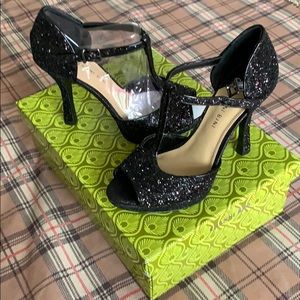 Gianni Bini size 8.5 Black Glitter heel